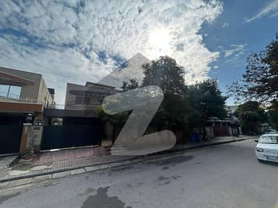 1 KANAL USED HOUSE WITH GAS AVAILABLE FOR SALE ON INVESTOR PRICE IN PH 2