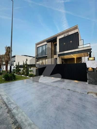 ڈی ایچ اے فیز 7 - بلاک ٹی فیز 7,ڈیفنس (ڈی ایچ اے),لاہور میں 5 کمروں کا 1 کنال مکان 3.25 لاکھ میں کرایہ پر دستیاب ہے۔