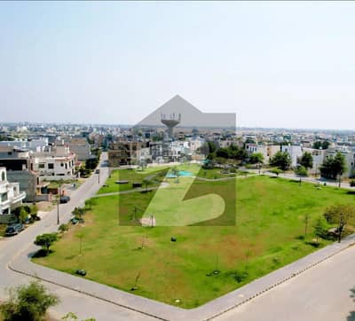 لیک سٹی - سیکٹر ایم-7اے لیک سٹی,رائیونڈ روڈ,لاہور میں 7 مرلہ رہائشی پلاٹ 1.7 کروڑ میں برائے فروخت۔