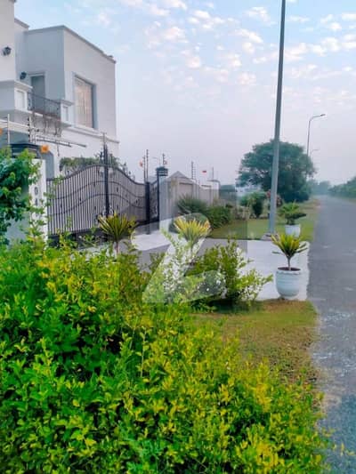 ڈی ایچ اے فیز 8 ڈیفنس (ڈی ایچ اے),لاہور میں 7 کمروں کا 1 کنال مکان 8.9 کروڑ میں برائے فروخت۔ ڈی ایچ اے فیز 8 ڈیفنس (ڈی ایچ اے),لاہور میں 7 کمروں کا 1 کنال مکان 8.9 کروڑ میں برائے فروخت۔