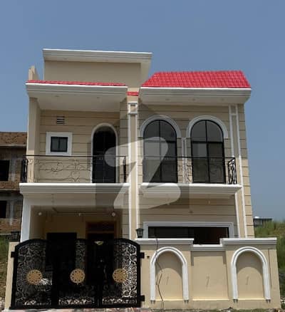 ایم پی سی ایچ ایس - بلاک سی 1 ایم پی سی ایچ ایس ۔ ملٹی گارڈنز,بی ۔ 17,اسلام آباد میں 4 کمروں کا 5 مرلہ مکان 2.5 کروڑ میں برائے فروخت۔