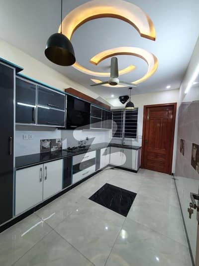 جی ۔ 13 اسلام آباد میں 3 کمروں کا 10 مرلہ زیریں پورشن 1.26 لاکھ میں کرایہ پر دستیاب ہے۔