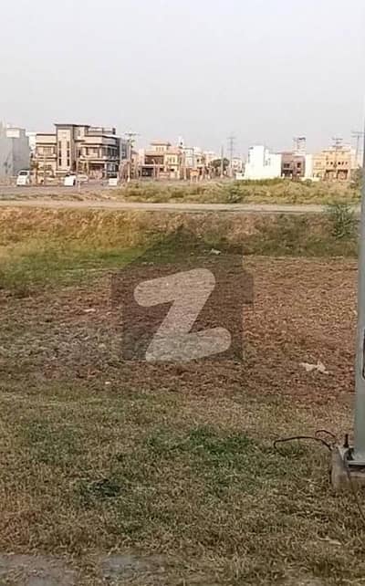 10 Marla Executive Block Third Plot In First Row Next To Kanal Plots