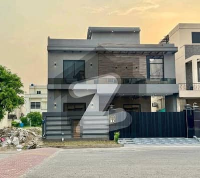 سٹی ہاؤسنگ سوسائٹی گوجرانوالہ میں 5 کمروں کا 10 مرلہ مکان 3.9 کروڑ میں برائے فروخت۔