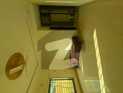 ایم ڈی اے چوک ملتان میں 5 کمروں کا 17 مرلہ مکان 3.15 کروڑ میں برائے فروخت۔