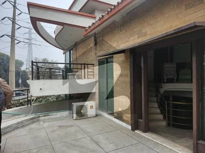 14 Marla House for rent