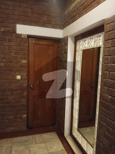 گارڈن ٹاؤن لاہور میں 6 کمروں کا 2 کنال مکان 21.5 کروڑ میں برائے فروخت۔