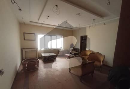 ڈی ایچ اے فیز 2 ڈیفنس (ڈی ایچ اے),لاہور میں 3 کمروں کا 1 کنال بالائی پورشن 1.35 لاکھ میں کرایہ پر دستیاب ہے۔