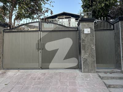 پاکستان ٹاؤن - فیز 1 پاکستان ٹاؤن,اسلام آباد میں 4 کمروں کا 1 کنال مکان 5.75 کروڑ میں برائے فروخت۔