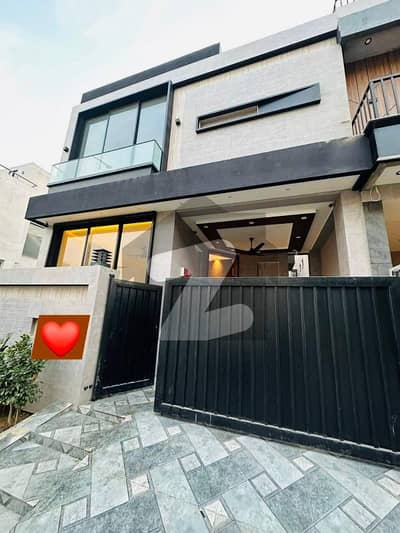 5 MARLA MODERN HOUSE FOR SALE IN DHA 9 TOWN. 5 MARLA MODERN HOUSE FOR SALE IN DHA 9 TOWN.