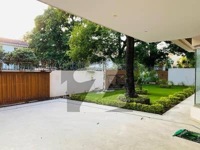 ایف ۔ 7 اسلام آباد میں 6 کمروں کا 2 کنال مکان 12.0 لاکھ میں کرایہ پر دستیاب ہے۔