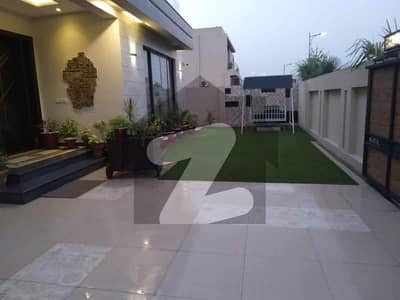 ڈی ایچ اے فیز 8 ڈیفنس (ڈی ایچ اے),لاہور میں 2 کمروں کا 10 مرلہ زیریں پورشن 80.0 ہزار میں کرایہ پر دستیاب ہے۔