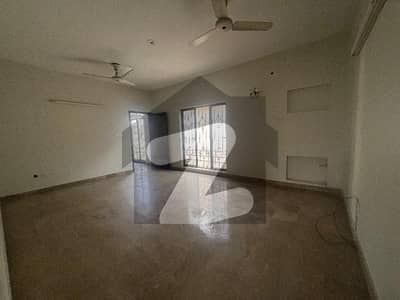 ڈی ایچ اے فیز 2 ڈیفنس (ڈی ایچ اے),لاہور میں 3 کمروں کا 1 کنال بالائی پورشن 1.1 لاکھ میں کرایہ پر دستیاب ہے۔