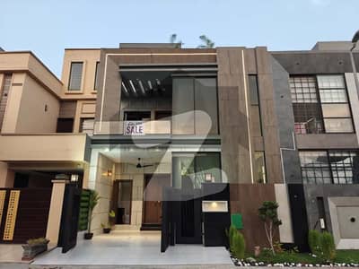 بحریہ ٹاؤن سیکٹرڈی بحریہ ٹاؤن,لاہور میں 3 کمروں کا 5 مرلہ مکان 2.15 کروڑ میں برائے فروخت۔