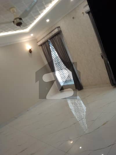 نواب ٹاؤن - بلاک بی نواب ٹاؤن,لاہور میں 3 کمروں کا 18 مرلہ بالائی پورشن 1.0 لاکھ میں کرایہ پر دستیاب ہے۔