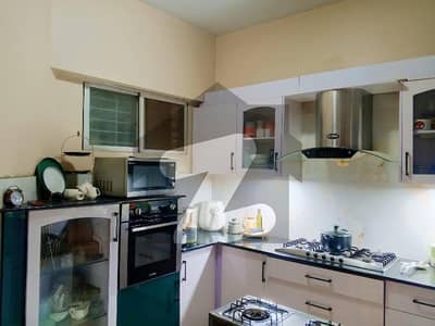 سوِل لائنز کراچی میں 4 کمروں کا 12 مرلہ فلیٹ 8.3 کروڑ میں برائے فروخت۔