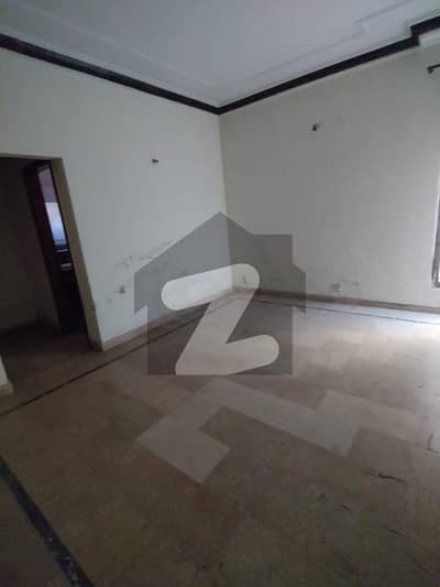 Allama Iqbal Town 3 Marla Flat For Rent Near Sachem More