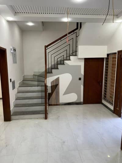 3Bed DDL 125 sq yd Villa FOR SALE at Precicnt-11B (All Amenities Nearby) Heighted Location Investor Rates