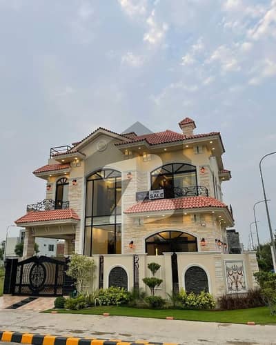 ڈی ایچ اے 9 ٹاؤن ڈیفنس (ڈی ایچ اے),لاہور میں 3 کمروں کا 5 مرلہ مکان 2.18 کروڑ میں برائے فروخت۔