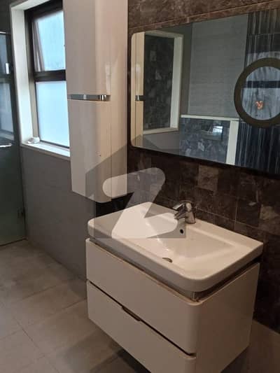 ڈی ایچ اے فیز 5 - بلاک اے فیز 5,ڈیفنس (ڈی ایچ اے),لاہور میں 5 کمروں کا 1 کنال مکان 8.6 کروڑ میں برائے فروخت۔