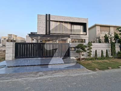 ڈی ایچ اے فیز 7 - بلاک کیو فیز 7,ڈیفنس (ڈی ایچ اے),لاہور میں 5 کمروں کا 1 کنال مکان 10.5 کروڑ میں برائے فروخت۔