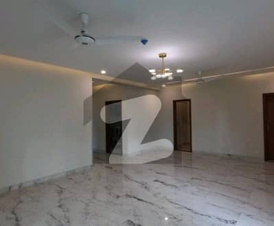 عسکری 11 - سیکٹر ڈی عسکری 11,عسکری,لاہور میں 4 کمروں کا 12 مرلہ فلیٹ 4.0 کروڑ میں برائے فروخت۔