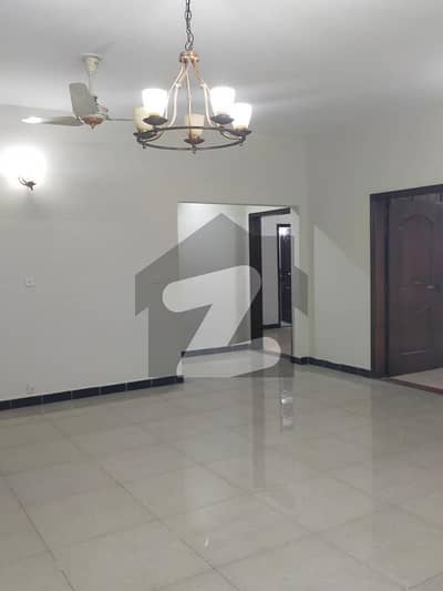 10 Marla Open view 3 Bedrooms Flat For Sale.