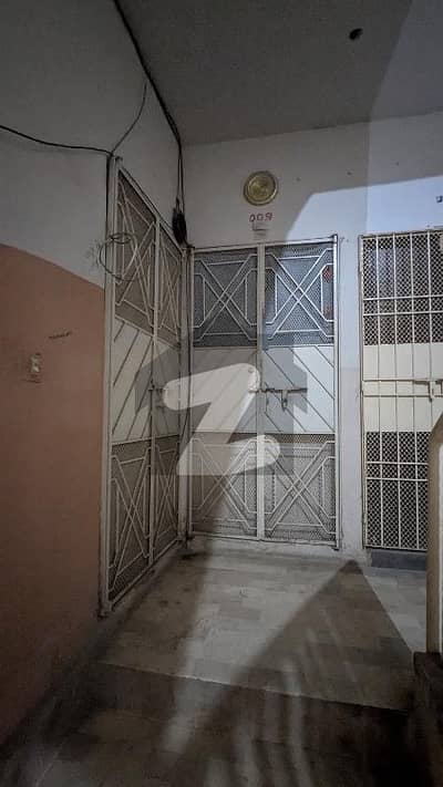 گلستانِِ جوہر ۔ بلاک 16 گلستانِ جوہر,کراچی میں 3 کمروں کا 5 مرلہ فلیٹ 1.85 کروڑ میں برائے فروخت۔