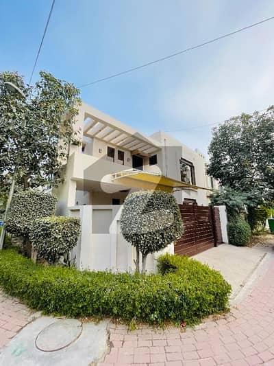 بحریہ ٹاؤن سیکٹر سی بحریہ ٹاؤن,لاہور میں 5 کمروں کا 12 مرلہ مکان 4.5 کروڑ میں برائے فروخت۔