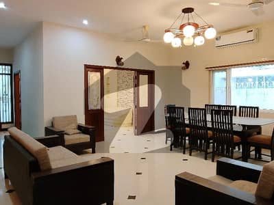 ڈی ایچ اے فیز 8 ڈی ایچ اے ڈیفینس,کراچی میں 4 کمروں کا 1 کنال مکان 12.0 کروڑ میں برائے فروخت۔