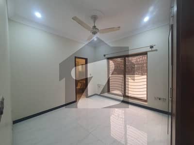 بحریہ ٹاؤن فیز 3 بحریہ ٹاؤن راولپنڈی,راولپنڈی میں 5 کمروں کا 10 مرلہ مکان 4.25 کروڑ میں برائے فروخت۔