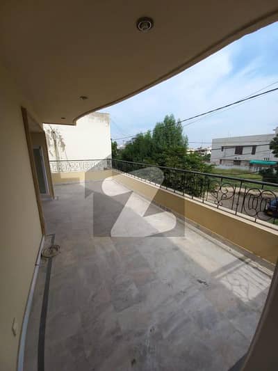 ڈی ایچ اے فیز 7 ڈی ایچ اے ڈیفینس,کراچی میں 3 کمروں کا 1 کنال بالائی پورشن 2.2 لاکھ میں کرایہ پر دستیاب ہے۔