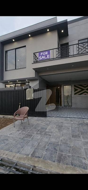 10 Marla Beautiful Double Storey House for Sale Gulberg Residencia Block L