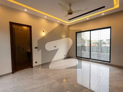 Kanal Villa Park Facing Hot Location For Sale
