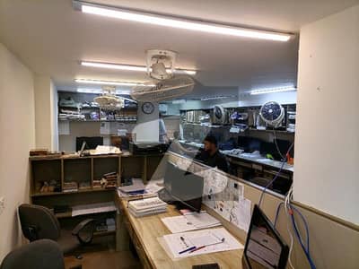 شرف آباد گلشنِ اقبال ٹاؤن,کراچی میں 4 مرلہ دفتر 3.81 کروڑ میں برائے فروخت۔