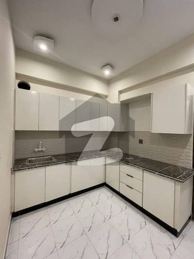 گلستانِِ جوہر ۔ بلاک 12 گلستانِ جوہر,کراچی میں 10 کمروں کا 8 مرلہ مکان 5.5 کروڑ میں برائے فروخت۔