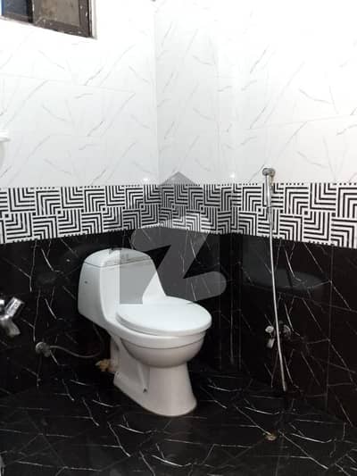 ڈی ایچ اے فیز 8 ڈی ایچ اے ڈیفینس,کراچی میں 3 کمروں کا 1 کنال زیریں پورشن 2.7 لاکھ میں کرایہ پر دستیاب ہے۔