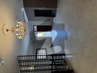 ڈی ایچ اے فیز 5 ڈی ایچ اے ڈیفینس,کراچی میں 4 کمروں کا 1 کنال مکان 4.5 لاکھ میں کرایہ پر دستیاب ہے۔