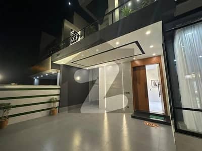 10 Marla Luxury House Available For Sale In Bahria Town Lahore