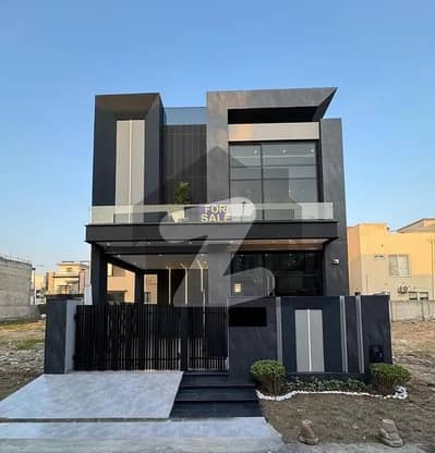 بحریہ ٹاؤن جناح بلاک بحریہ ٹاؤن سیکٹر ای,بحریہ ٹاؤن,لاہور میں 3 کمروں کا 5 مرلہ مکان 2.1 کروڑ میں برائے فروخت۔