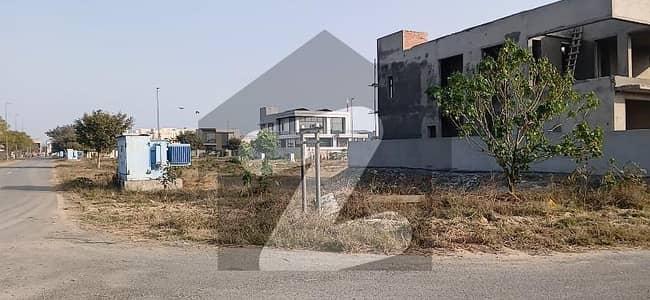 ڈی ایچ اے فیز 7 - بلاک یو فیز 7,ڈیفنس (ڈی ایچ اے),لاہور میں 1 کنال رہائشی پلاٹ 3.7 کروڑ میں برائے فروخت۔ ڈی ایچ اے فیز 7 - بلاک یو فیز 7,ڈیفنس (ڈی ایچ اے),لاہور میں 1 کنال رہائشی پلاٹ 3.7 کروڑ میں برائے فروخت۔