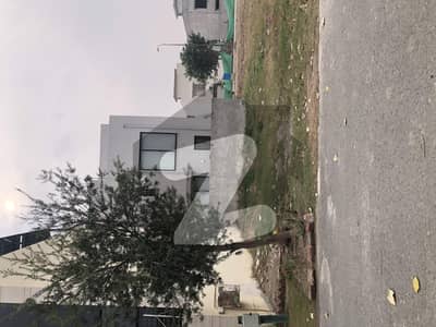 Near To Park Easy Approach 9Town 5Marla Plot