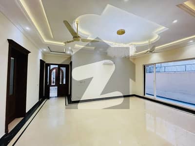 ایف ۔ 7 اسلام آباد میں 7 کمروں کا 1 کنال مکان 17.5 لاکھ میں کرایہ پر دستیاب ہے۔