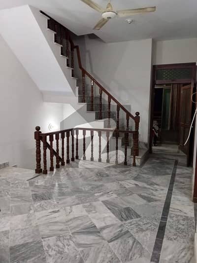 جی ۔ 11 اسلام آباد میں 2 کمروں کا 5 مرلہ بالائی پورشن 75.0 ہزار میں کرایہ پر دستیاب ہے۔