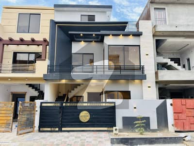 ایم پی سی ایچ ایس ۔ ملٹی گارڈنز بی ۔ 17,اسلام آباد میں 4 کمروں کا 5 مرلہ مکان 2.1 کروڑ میں برائے فروخت۔