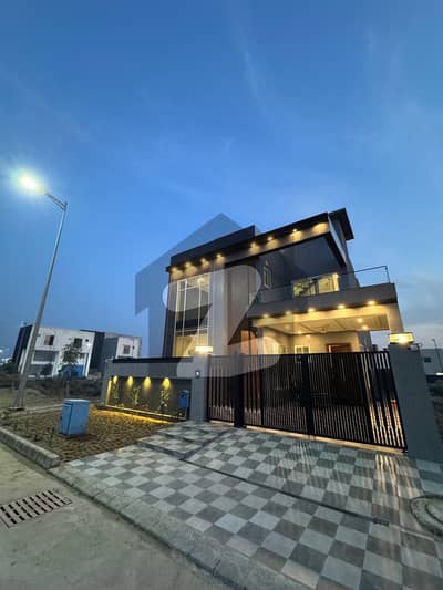 10 Marla Beautiful House On 80ft Road Available Sale