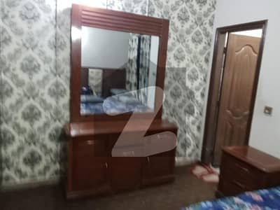 کیولری گراؤنڈ لاہور میں 2 کمروں کا 15 مرلہ بالائی پورشن 90.0 ہزار میں کرایہ پر دستیاب ہے۔