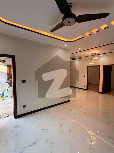 ایم پی سی ایچ ایس ۔ بلاک ایف ایم پی سی ایچ ایس ۔ ملٹی گارڈنز,بی ۔ 17,اسلام آباد میں 4 کمروں کا 5 مرلہ مکان 2.5 کروڑ میں برائے فروخت۔