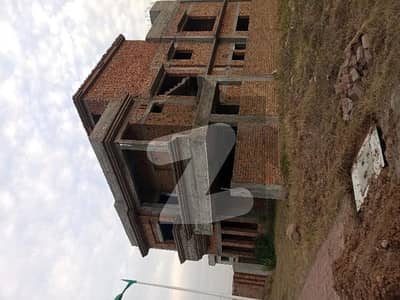 B BLOCK BRICK SETRICTUR PROPER DOUBLE UNITE 5 BED ROOM ATACH BATH 2 KITCHEN TV LAWN STREET NO 04 CLOSE STREET PRIME LOCATION BACK NEW HAD OFFICE