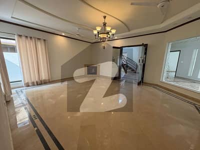 ڈی ایچ اے فیز 4 ڈیفنس (ڈی ایچ اے),لاہور میں 6 کمروں کا 1 کنال مکان 2.8 لاکھ میں کرایہ پر دستیاب ہے۔